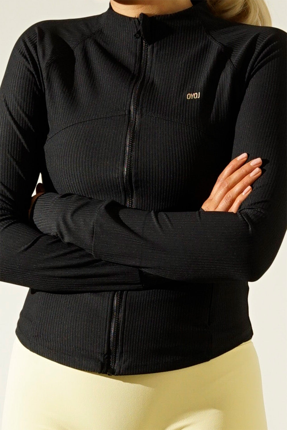 Contour Essential Zip Jacket - Black